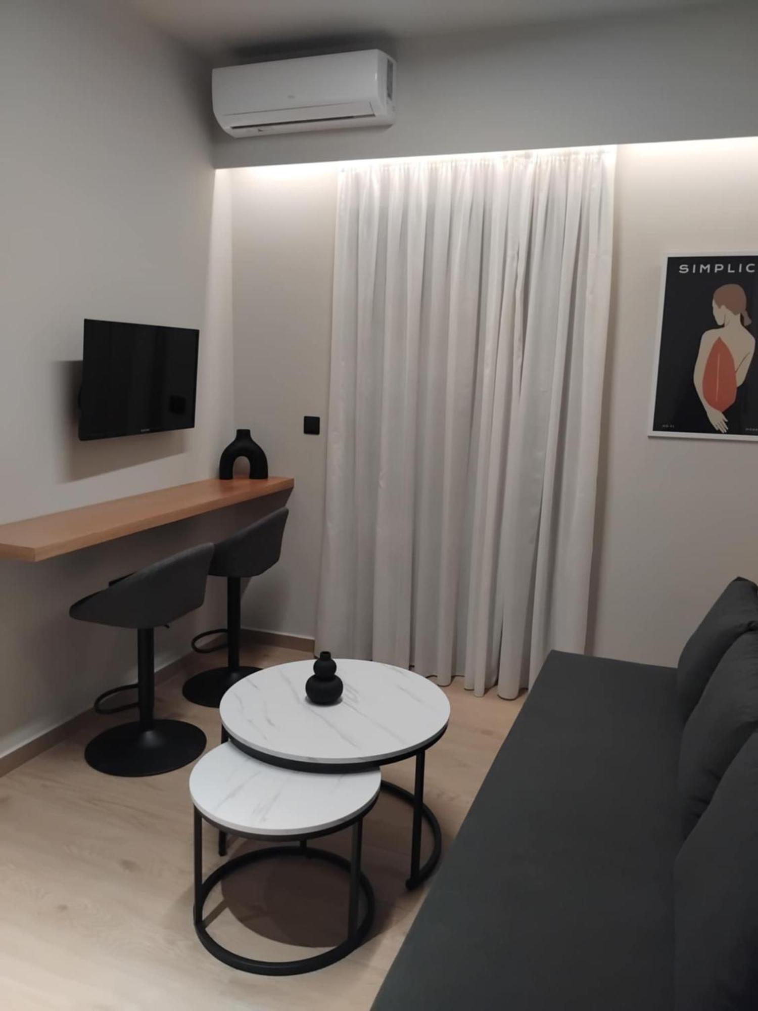 Simple, Calm And Luxurious Appartement Kalamáta Buitenkant foto