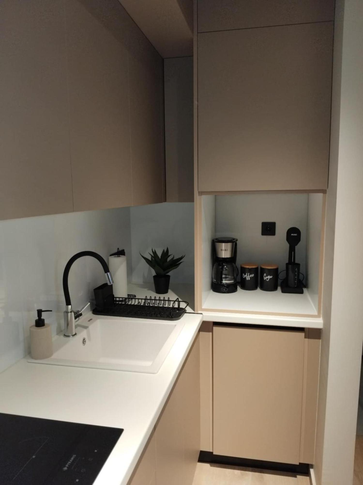 Simple, Calm And Luxurious Appartement Kalamáta Buitenkant foto